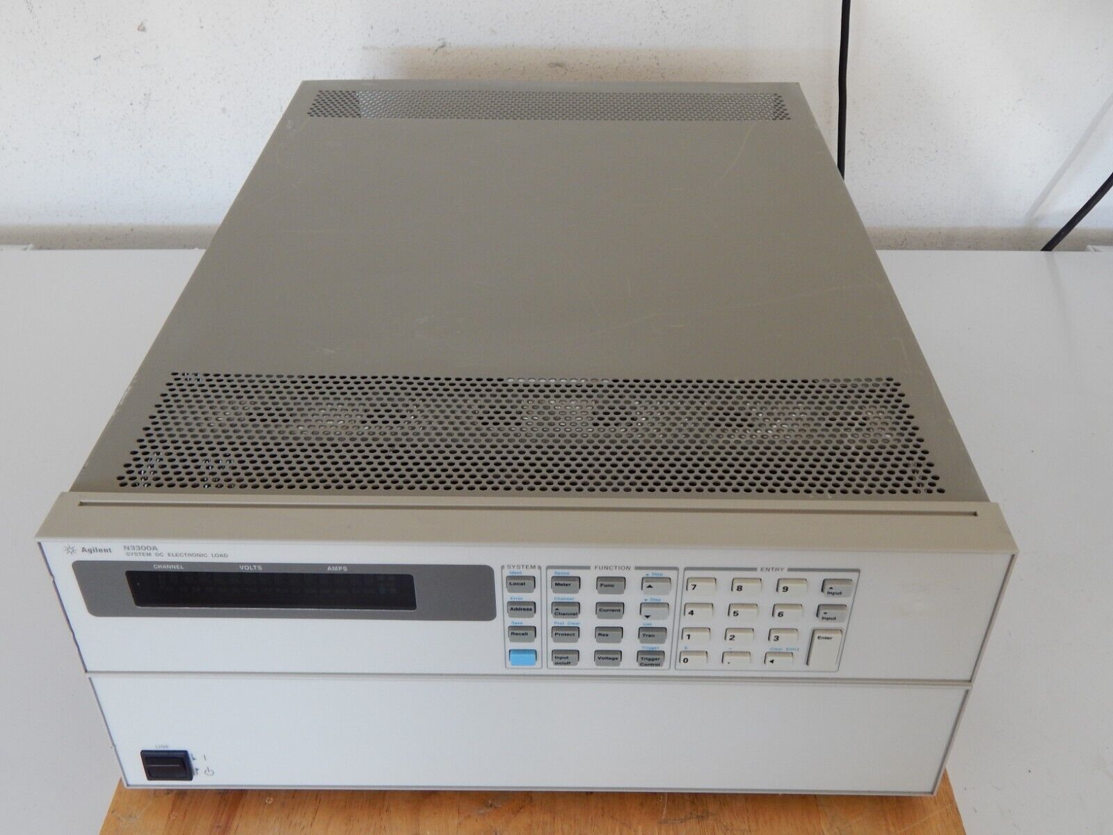 Agilent N3300A DC Electronic Load Mainframe Agilent N3300A DC Electronic Load Mainframe